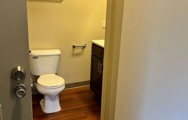 2 beds, 1 bath, 800 sqft, $1,450, Unit 60-209