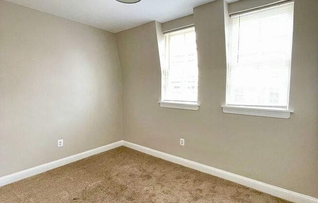 2 beds, 1 bath, 1,100 sqft, $1,750, Unit E2
