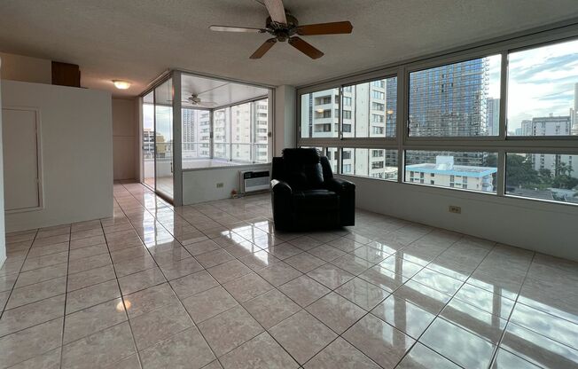 1BD/BA at Waikiki Townhouse. Spacious, great views.
