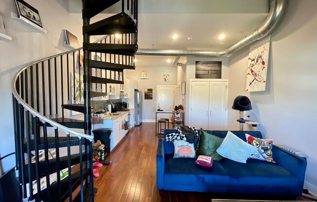 1 bed, 1.5 baths, $1,695, Unit Apt 32