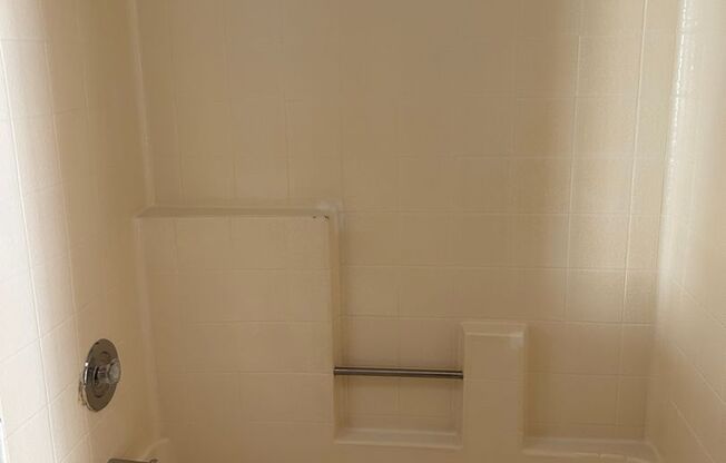 2 beds, 2 baths, 900 sqft, $2,200, Unit 52