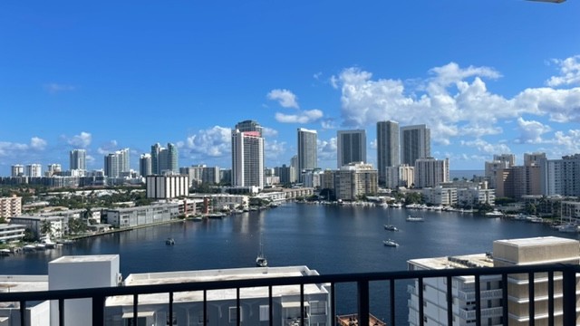 427 GOLDEN ISLES DR