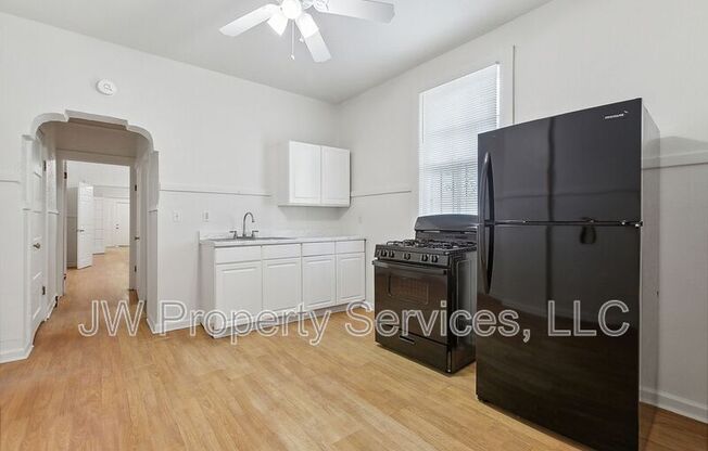 2 beds, 1 bath, $1,050