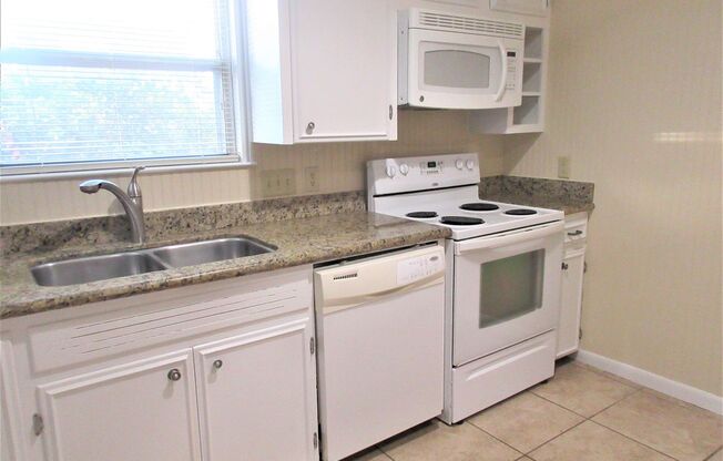 2 beds, 1 bath, $2,195