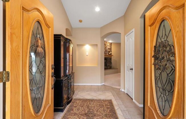 BEAUTIFUL 4BR/3BA home in SINGING HILLS VIEW ESTATE w/ large attached garage, pool & spa!