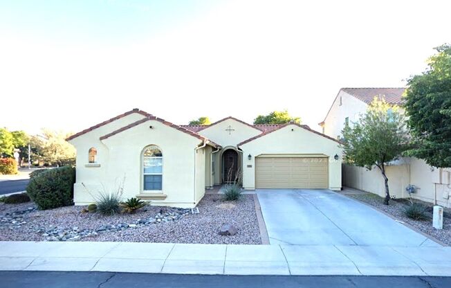 GORGEOUS 3 bdrm Plus Den in Chandler!