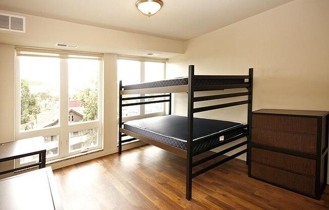 3 beds, 2 baths, 1,050 sqft, $2,600, Unit 407