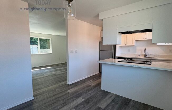 2 beds, 1 bath, 800 sqft, $1,950