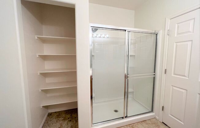 3 beds, 2 baths, $1,590, Unit # 2142