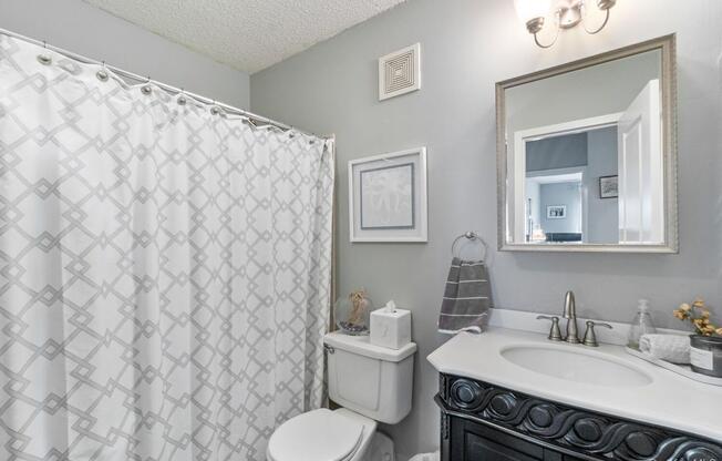 2 beds, 2 baths, 920 sqft, $4,100, Unit 6A