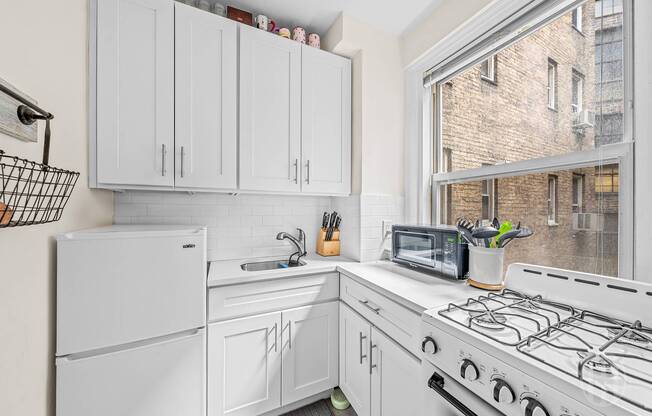 Studio, 1 bath, $3,250, Unit 815