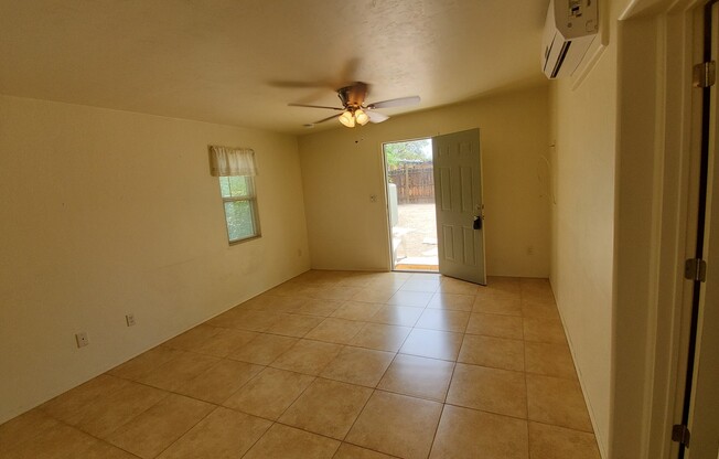 Grant and Country Club Private Guesthouse with AC