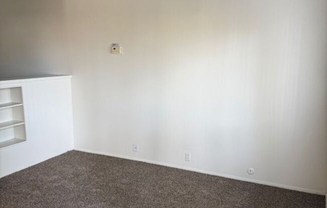 Studio, 1 bath, $950, Unit 17