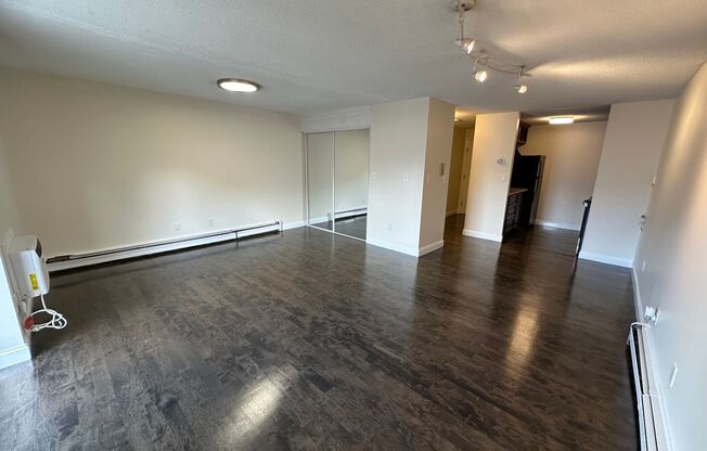 Large Studio - Balcony - Pool - Close to T