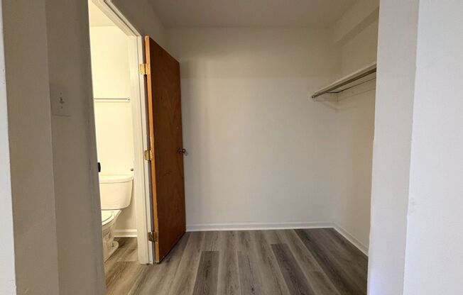 Studio, 1 bath, 295 sqft, $925, Unit B8