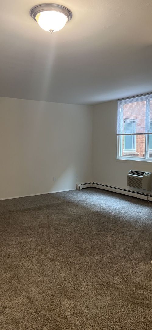 2 beds, 1.5 baths, 680 sqft, $1,375, Unit 233