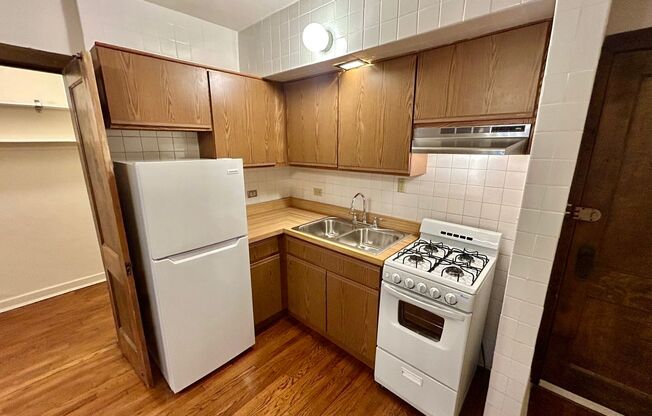 Studio, 1 bath, 320 sqft, $1,395, Unit 225-106