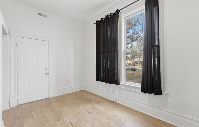 Studio, 1 bath, $899, Unit 726-04