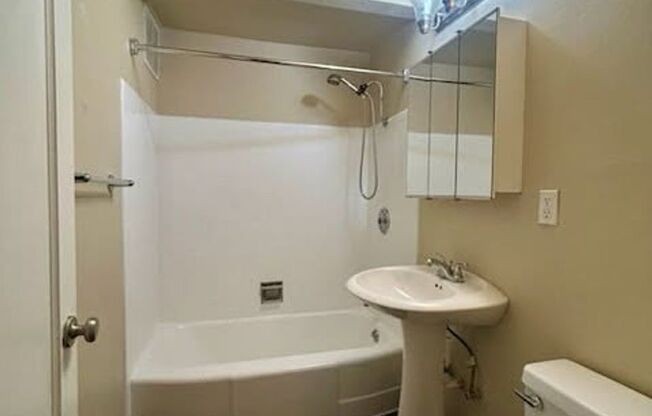 1 bed, 1 bath, 560 sqft, $1,650, Unit 109