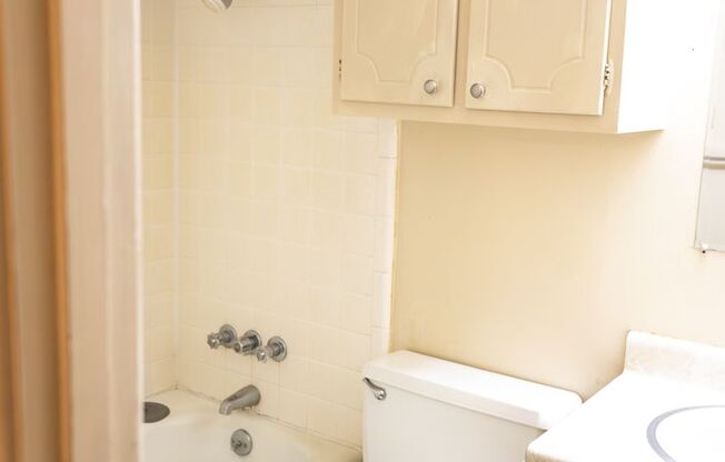 2 beds, 1 bath, $775, Unit TT112