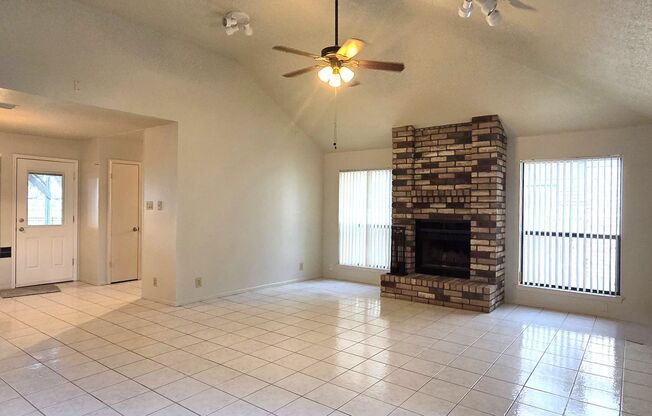 Towne Lake - Amazing Lake Views!