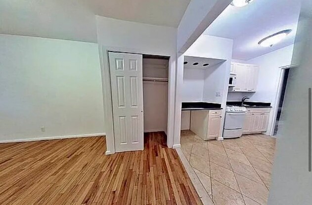 258 E 78 ST