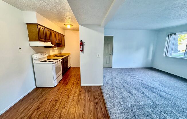 2 beds, 1 bath, 900 sqft, $1,195, Unit #7