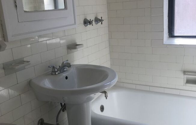 1 bed, 1 bath, $1,225, Unit 1423-1