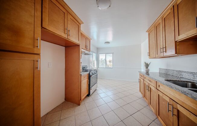 1037 E. 4th St
