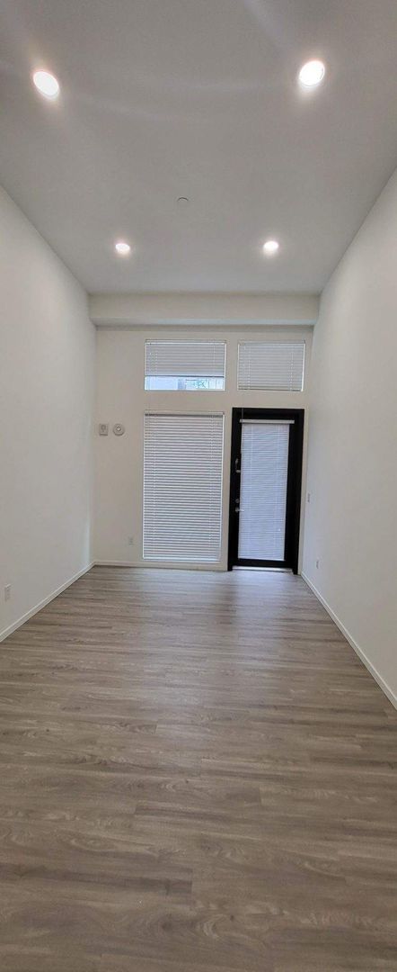 1 bed, 1.5 baths, 1,002 sqft, $2,800, Unit 105 LIVE WORK