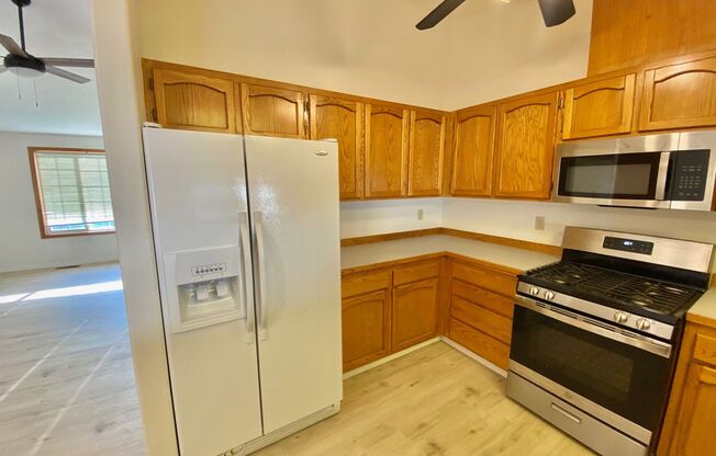 3 beds, 2 baths, $2,300