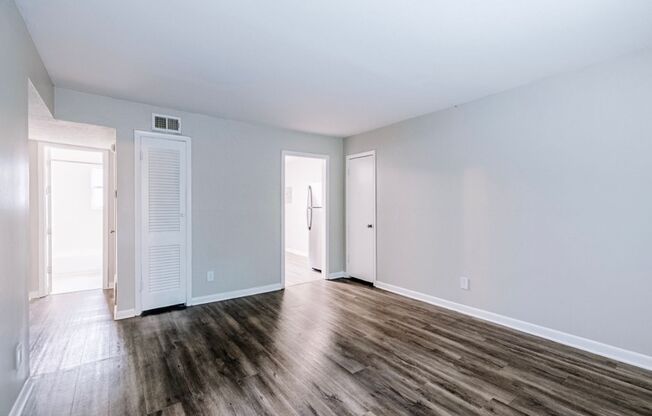 2 beds, 1 bath, 850 sqft, $1,250, Unit 00-E8