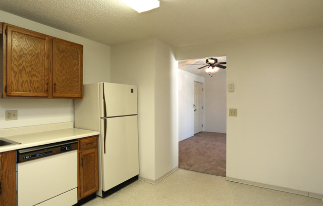 2 beds, 1 bath, 820 sqft, $1,100, Unit 5365-12