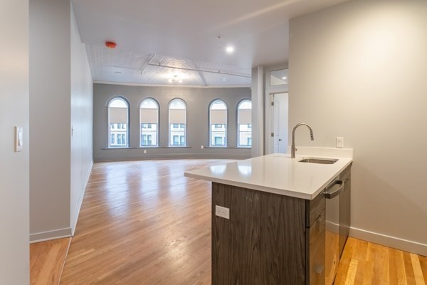 2 beds, 1 bath, 877 sqft, $2,600, Unit 201