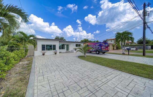 6561 SW 30 ST