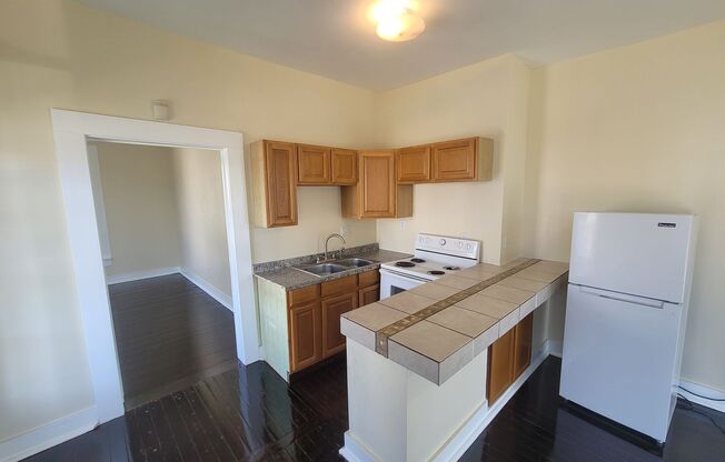 1 bed, 1 bath, 600 sqft, $1,000, Unit 1528 Church St. #1