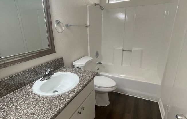 2 beds, 1 bath, $2,150, Unit 19