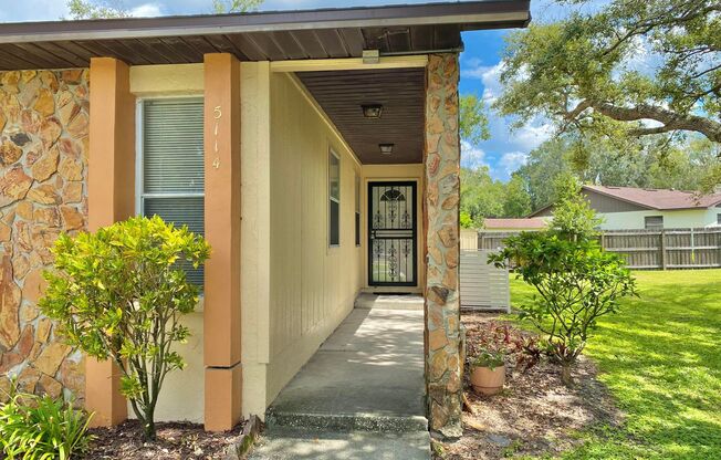 Spacious 3 Bedroom / 2 Bath with inside washer/dryer hookups NOW AVAILABLE off W Pipkin Rd in Lakeland