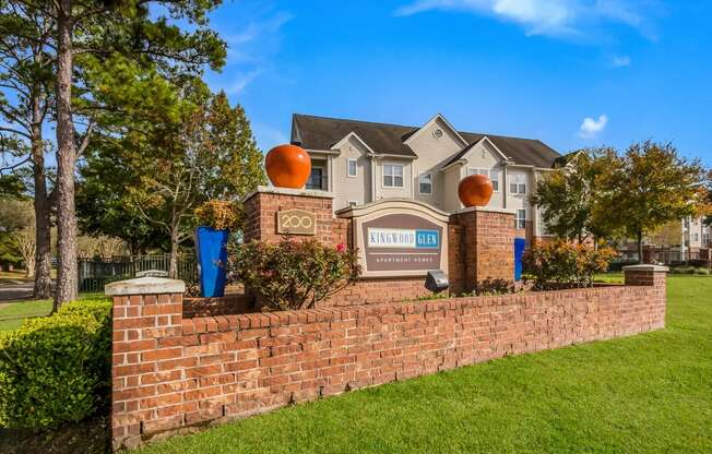 Welcoming Property Signage at Kingwood Glen, Kingwood, TX