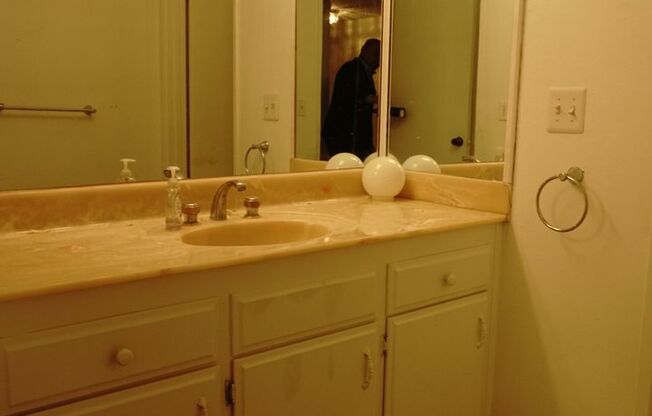 3 beds, 2 baths, $1,560.95, Unit # 225