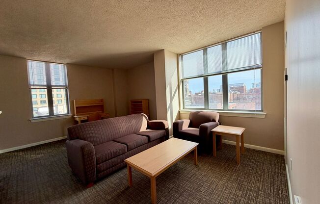 1 bed, 1 bath, 800 sqft, $2,038, Unit T710