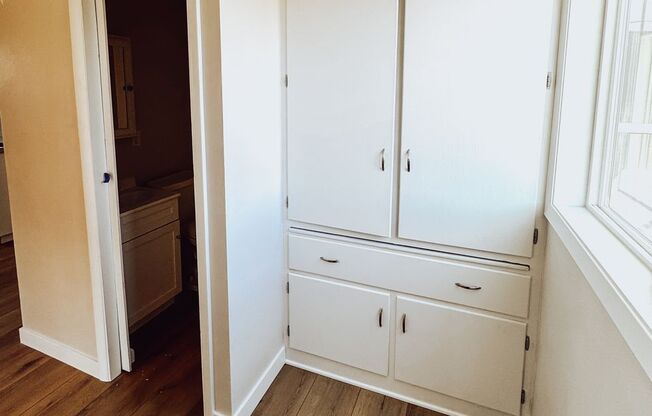 Newer Remodeled 2 Bed, 1.5 Bath – Private & Tucked Away Gem