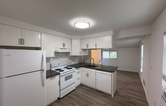 Spacious 3BR + Loft | 2.5BA | Large Yard | West Seattle Living