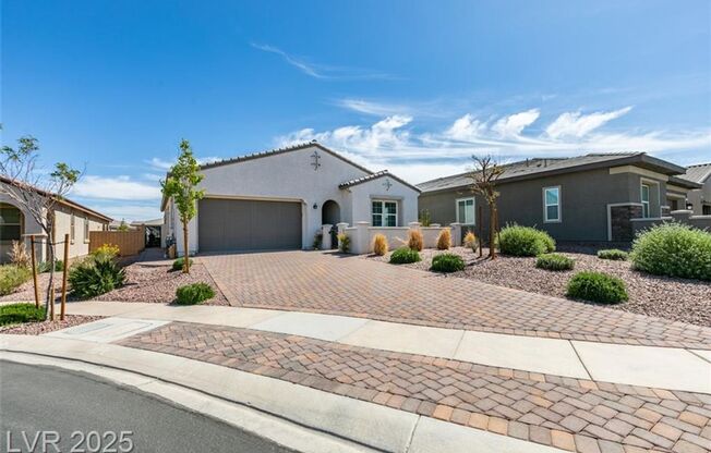 ABSOLUTELY GORGEOUS FULLY FURNISHED HOME WITH POOL LOCATED IN THE CADENCE VILLAGE COMMUNITY!!
