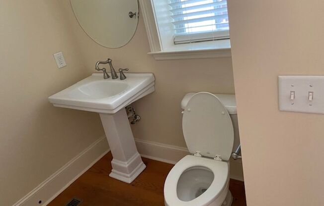 2 beds, 2 baths, 1,200 sqft, $2,600, Unit 1001 Habersham