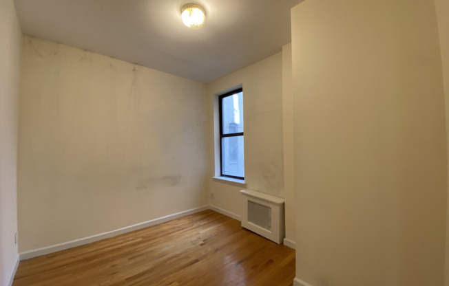 3 beds, 1 bath, $4,295, Unit 11