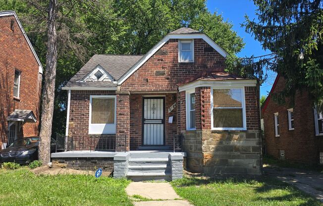 9184 Manistique 4 bed/1 bath with new kitchen located in Outer Dr.-Hayes