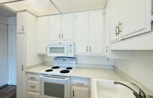 13801_FRONT STREET
