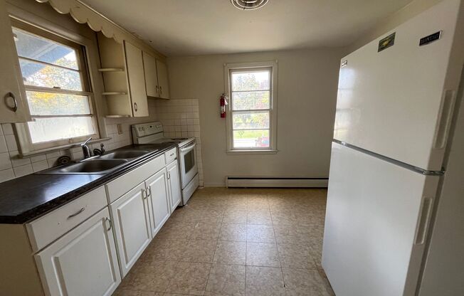 4 beds, 1 bath, $1,000