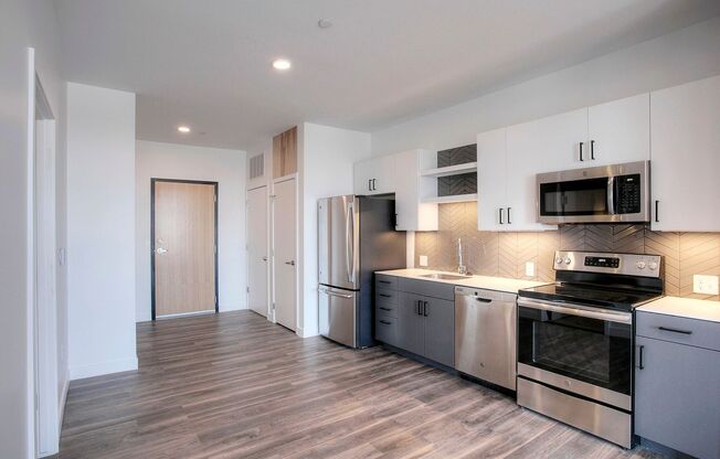 1 bed, 1 bath, 569 sqft, $1,275, Unit 324